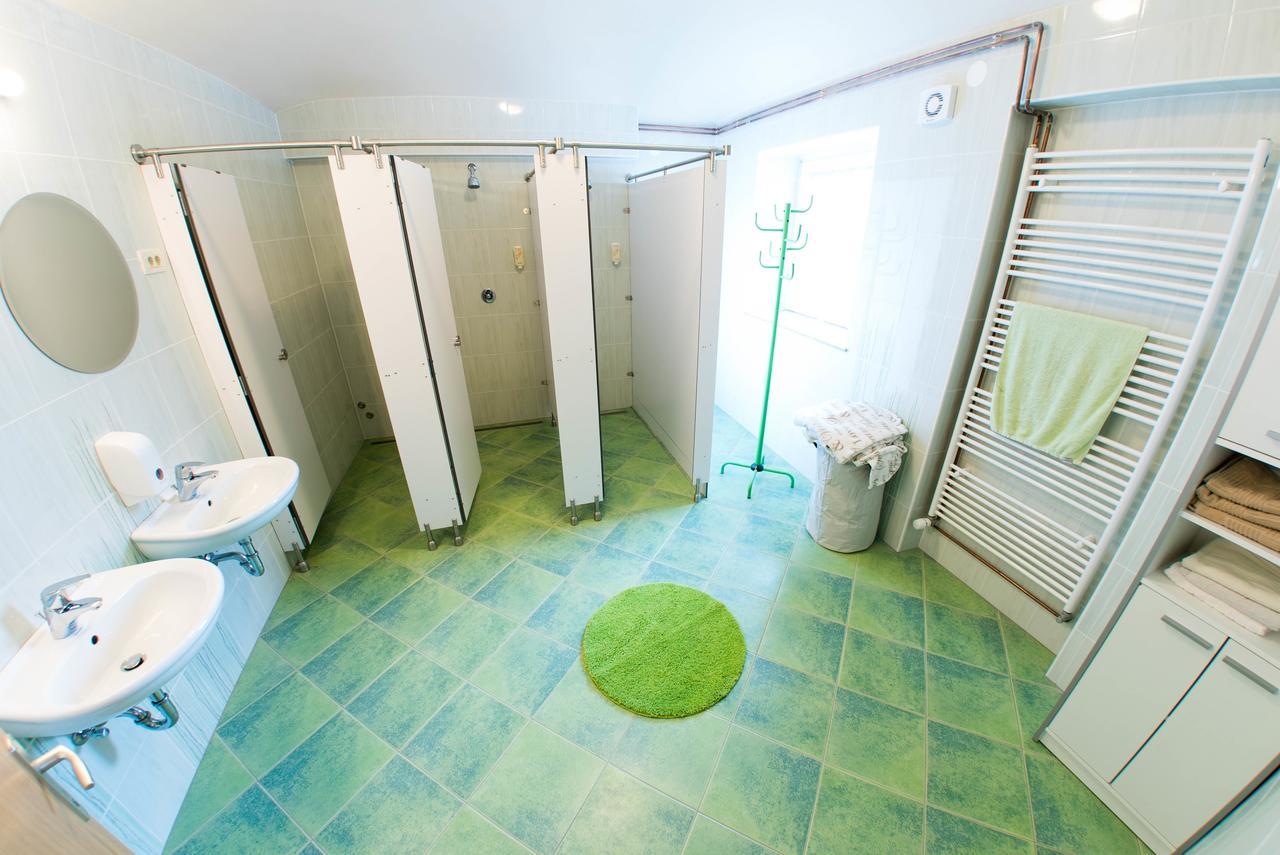 Hostel Hisa Na Travniku Dob Екстер'єр фото